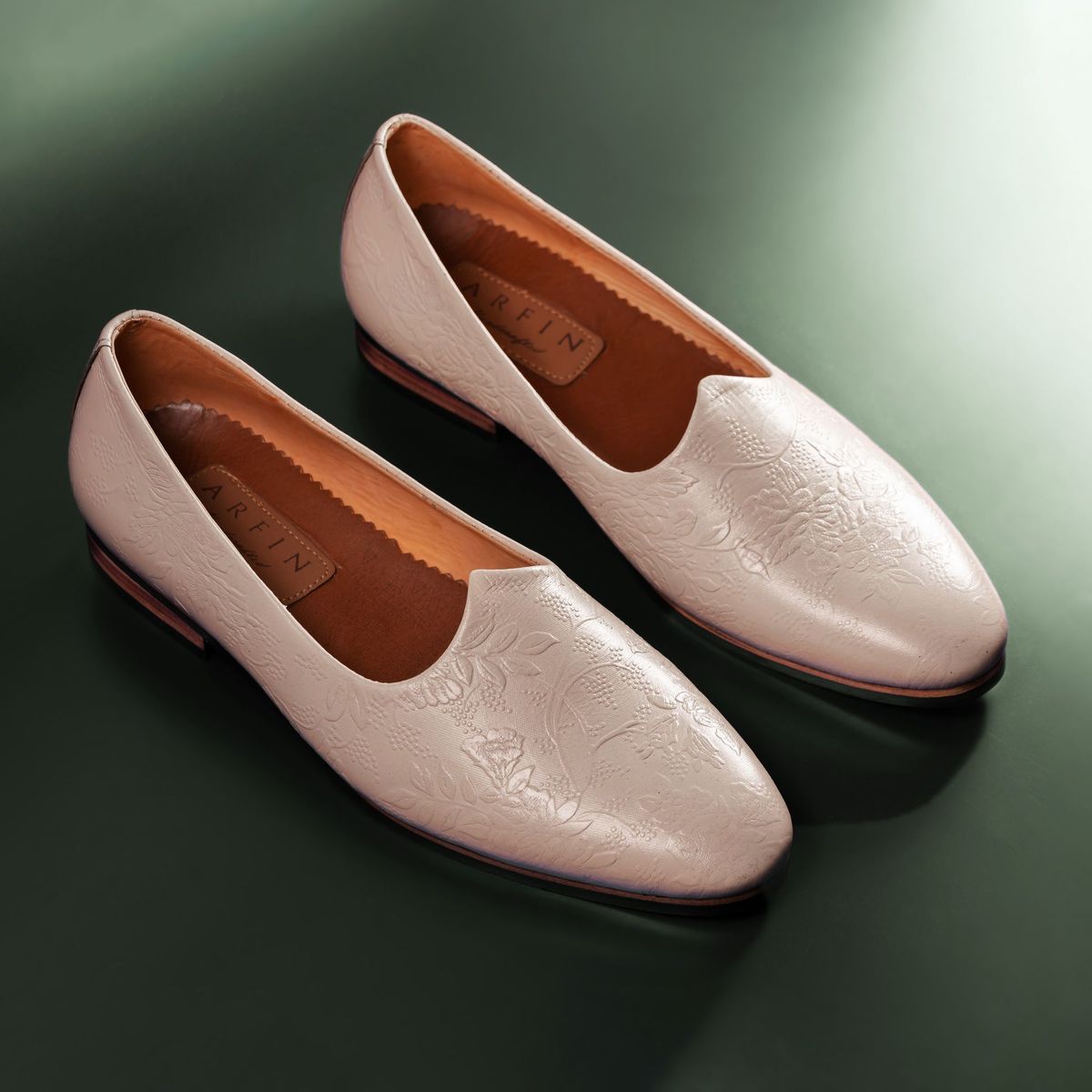 White Mojari Shoe Image